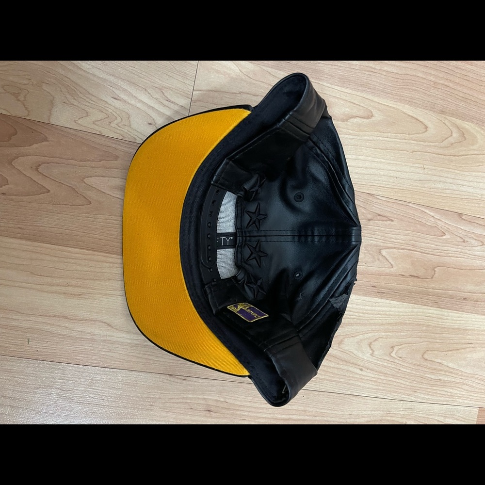 Lakers Hat - Picture 2 of 2
